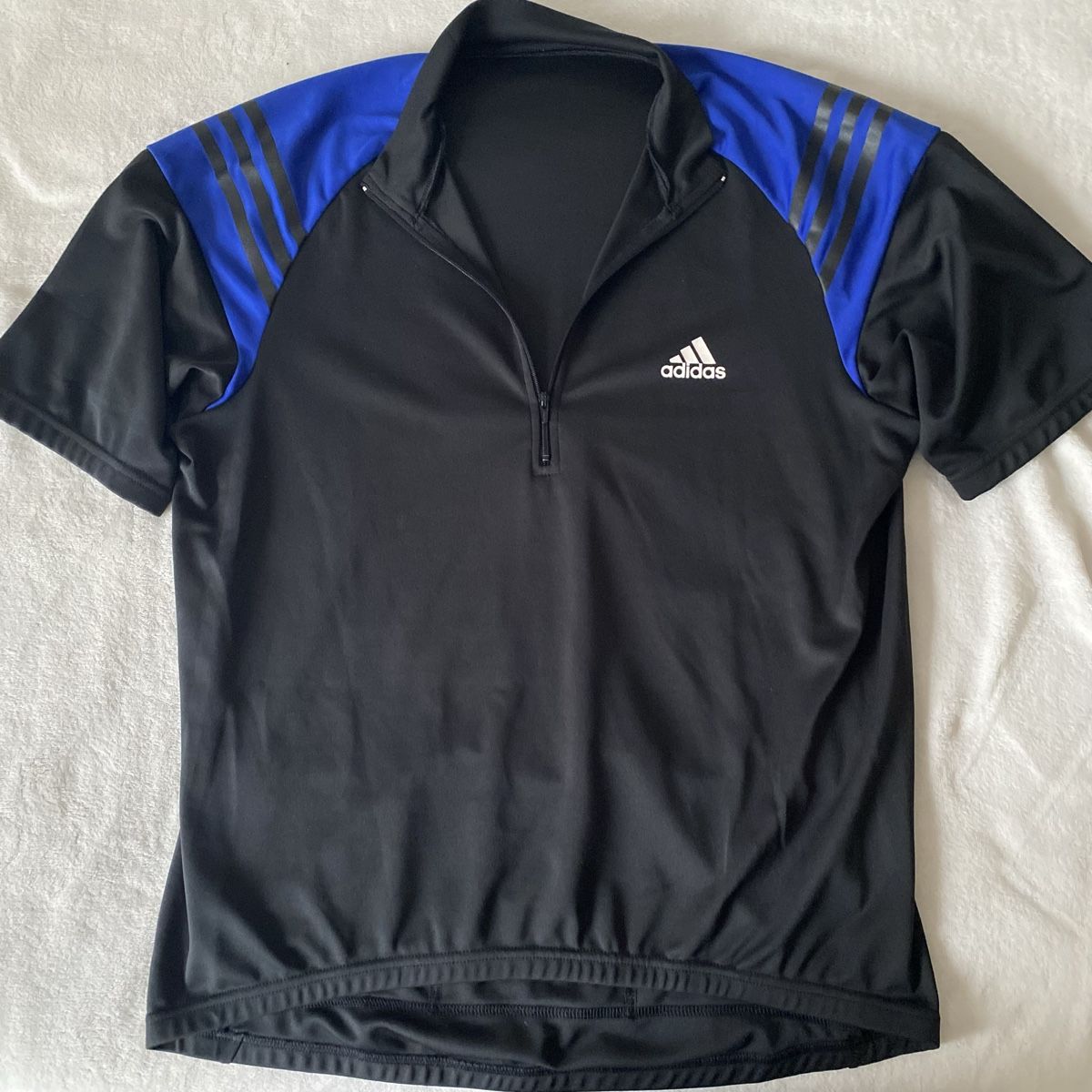 Adidas Canottiere & Pantaloni: Adidas 3 Stripes Climalite Jersey – Nuovo (secondo la descrizione) da Givisiez venduto da dor_xb9k