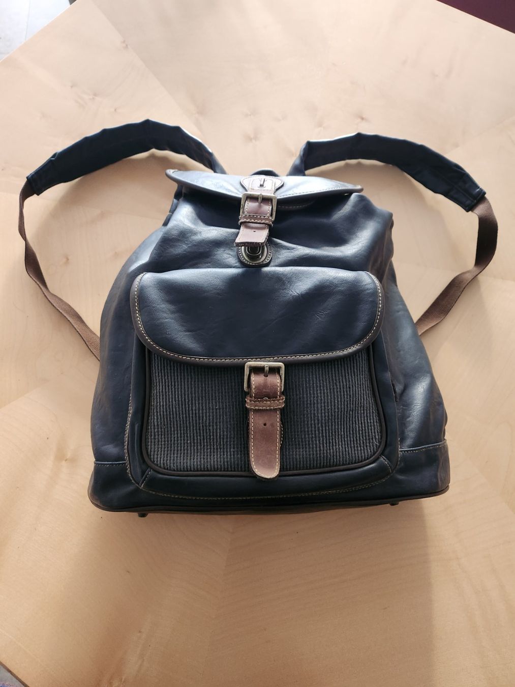 Esprit Zaini: ESPRIT Rucksack – Usato da Huttwil venduto da Lakeshore161
