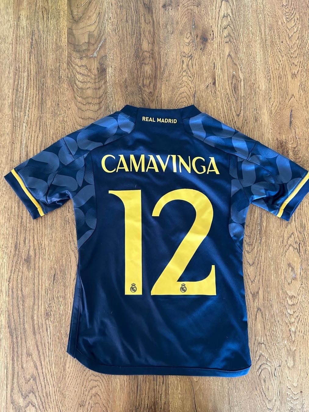 Adidas Scarpe, pantaloni & magliette da ginnastica: Real Madrid Jersey - Eduardo Camavinga Size 128 – Usato da Cham venduto da 9inches 1