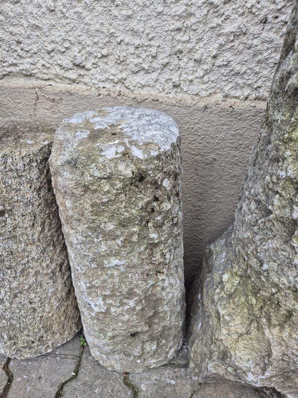 Pietre & tegole: Granitpoller von Gotthardstrasse Gartendeko – Usato da Ehrendingen venduto da Amigo5
