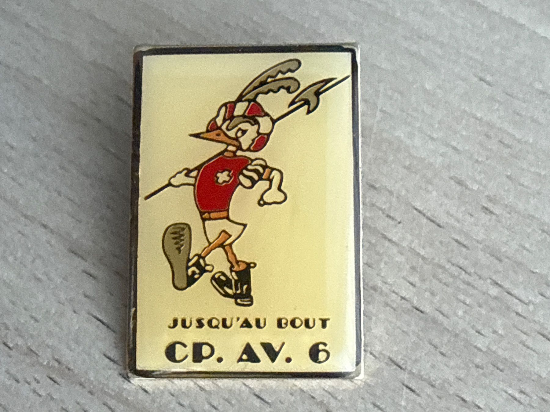 Plaketten & Abzeichen: Pin "Jusqu'au bout CP. AV. 6" – Gebraucht aus Glattbrugg von Schweigmatt