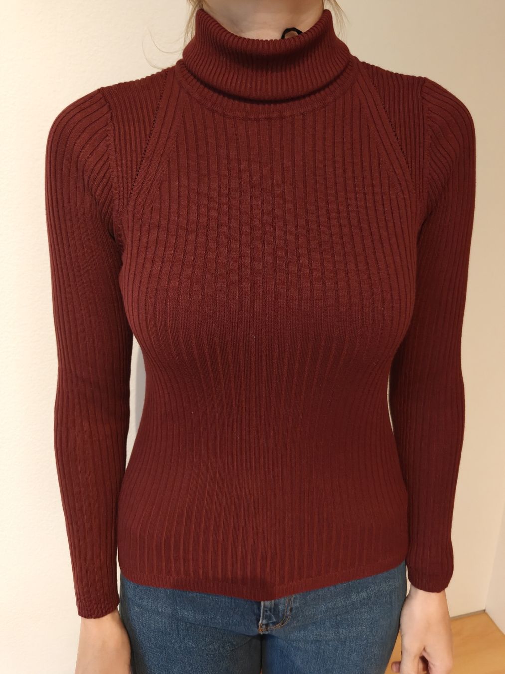 Tops: Damen Rollkragenpullover gerippt bordeaux Gr. M – Gebraucht aus Olten von Edelw1ss