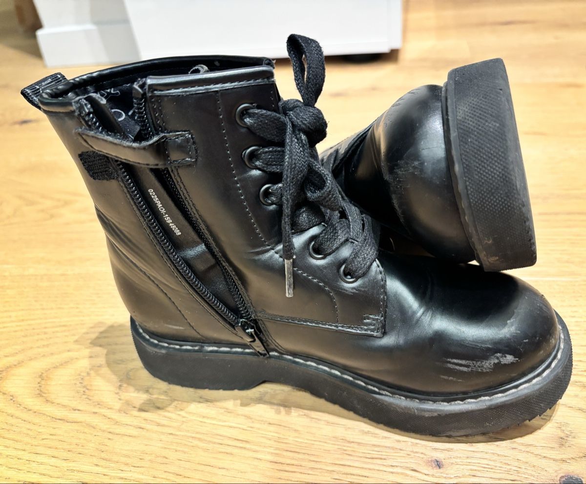 Schuhe für Mädchen: Stiefel / Boots Mädchen schwarz Gr. 34 – Gebraucht aus Meilen von JDKilchberg