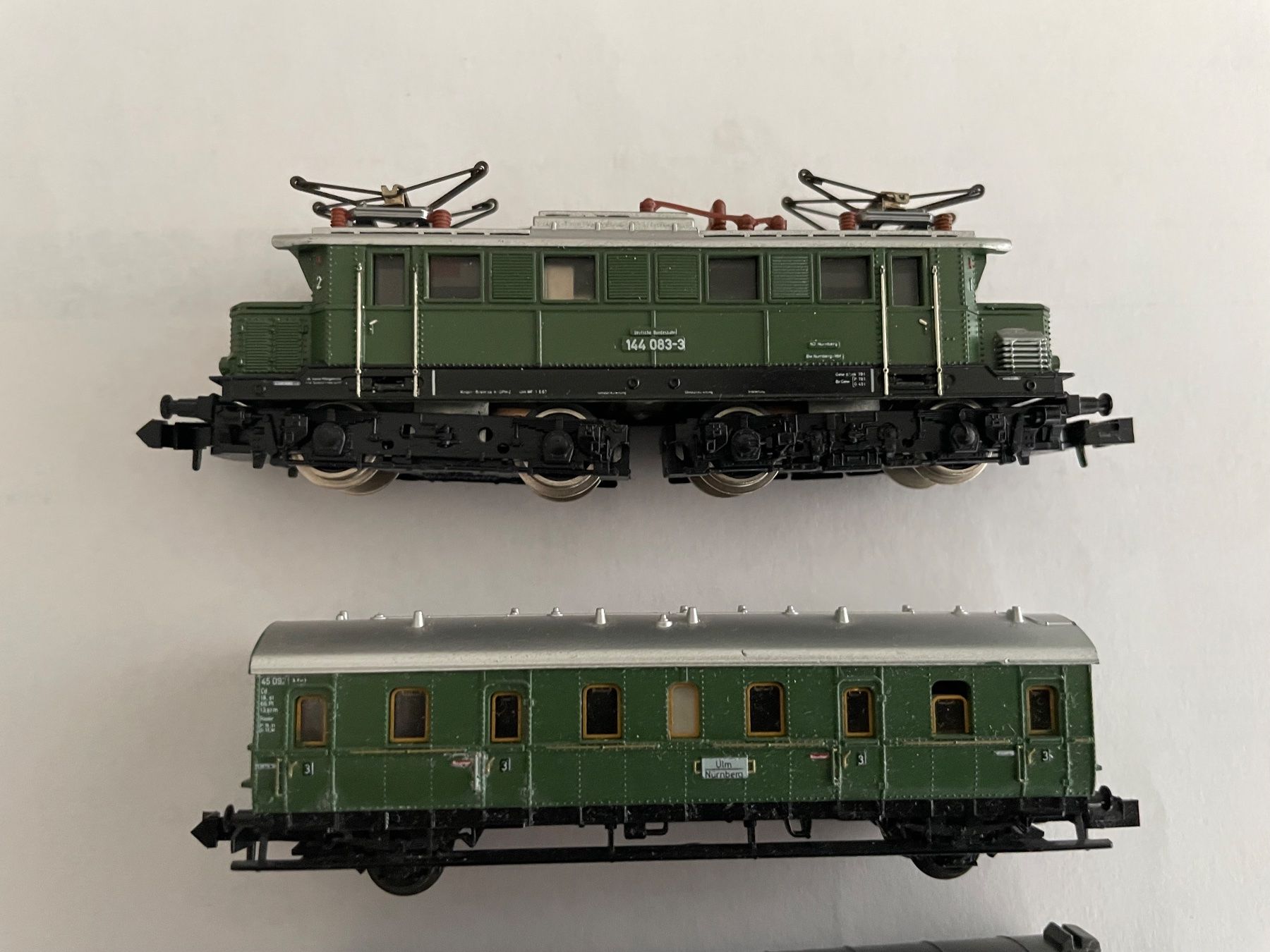 Trix Modelleisenbahnen: Minitrix Spur N Lok mit 5 Wagen – Gebraucht aus Rorschach von Karotten 5