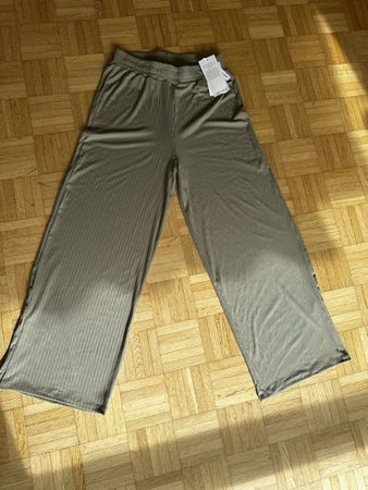 Hose khaki Grösse M neu