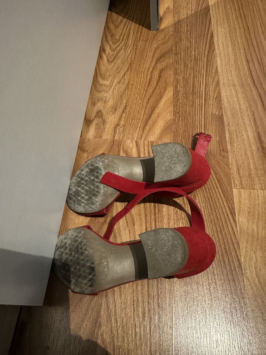 Scarpe da donna: Rote Sandaletten von Graceland, Gr. 36 – Usato da Triengen venduto da nes_l8cj 2