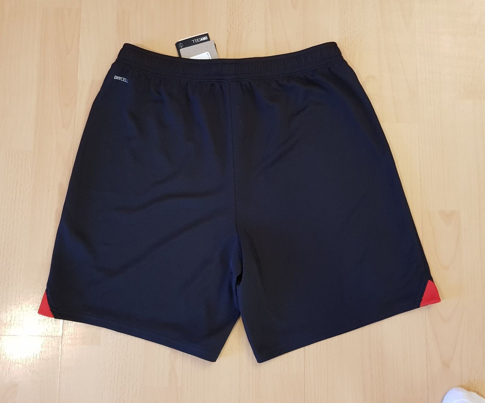 Puma Pantaloni: AC Mailand Puma Shorts, Grosse M – Usato da Le Mouret venduto da Pantini 5