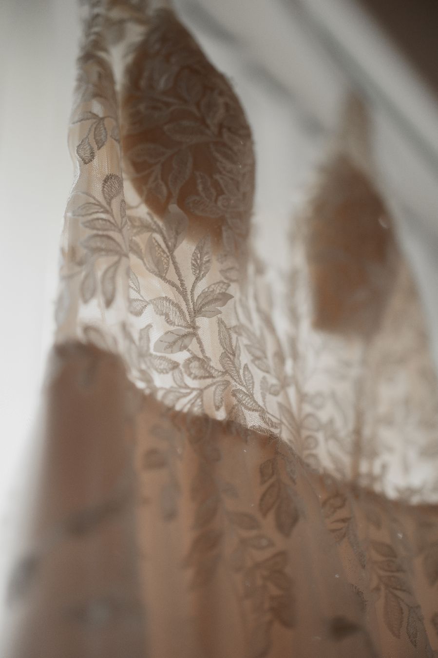 Vestiti: Brautkleider mit Beinschlitz – Usato da Neuheim venduto da K6699 2