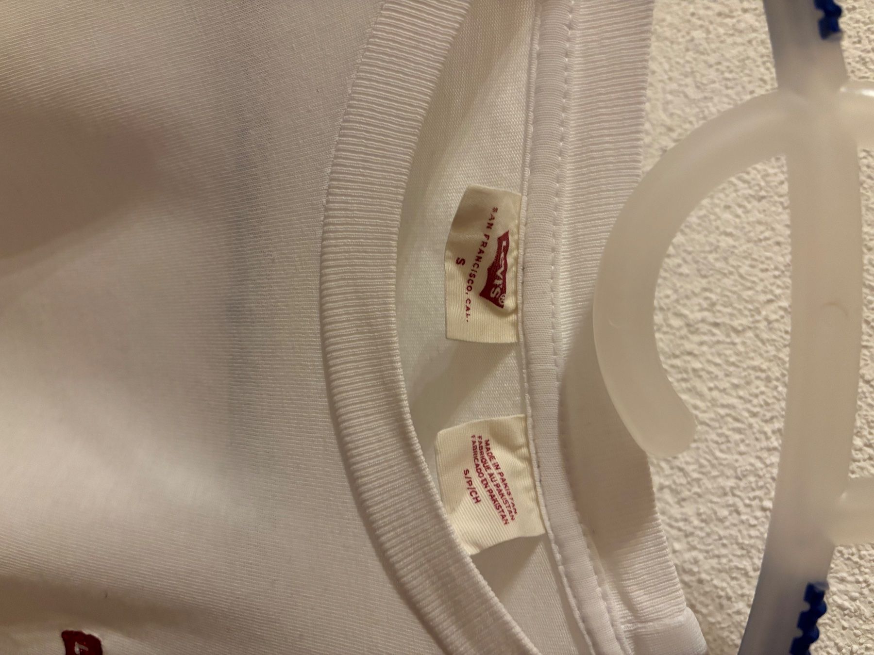 Levi's T-shirt: T-shirt – Usato da Grandvillard venduto da Elsa.Del 2