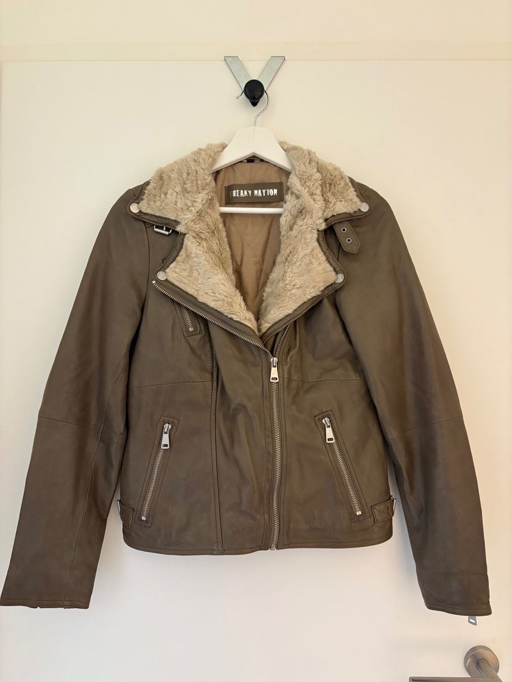 Giacche: Veste cuir Freaky Nation doublée fourrure, taille M – Nuovo (secondo la descrizione) da La Plaine venduto da Biliblue
