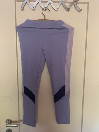 Mädchen Sporthosen Lila Grösse 146/152 guter Zustand