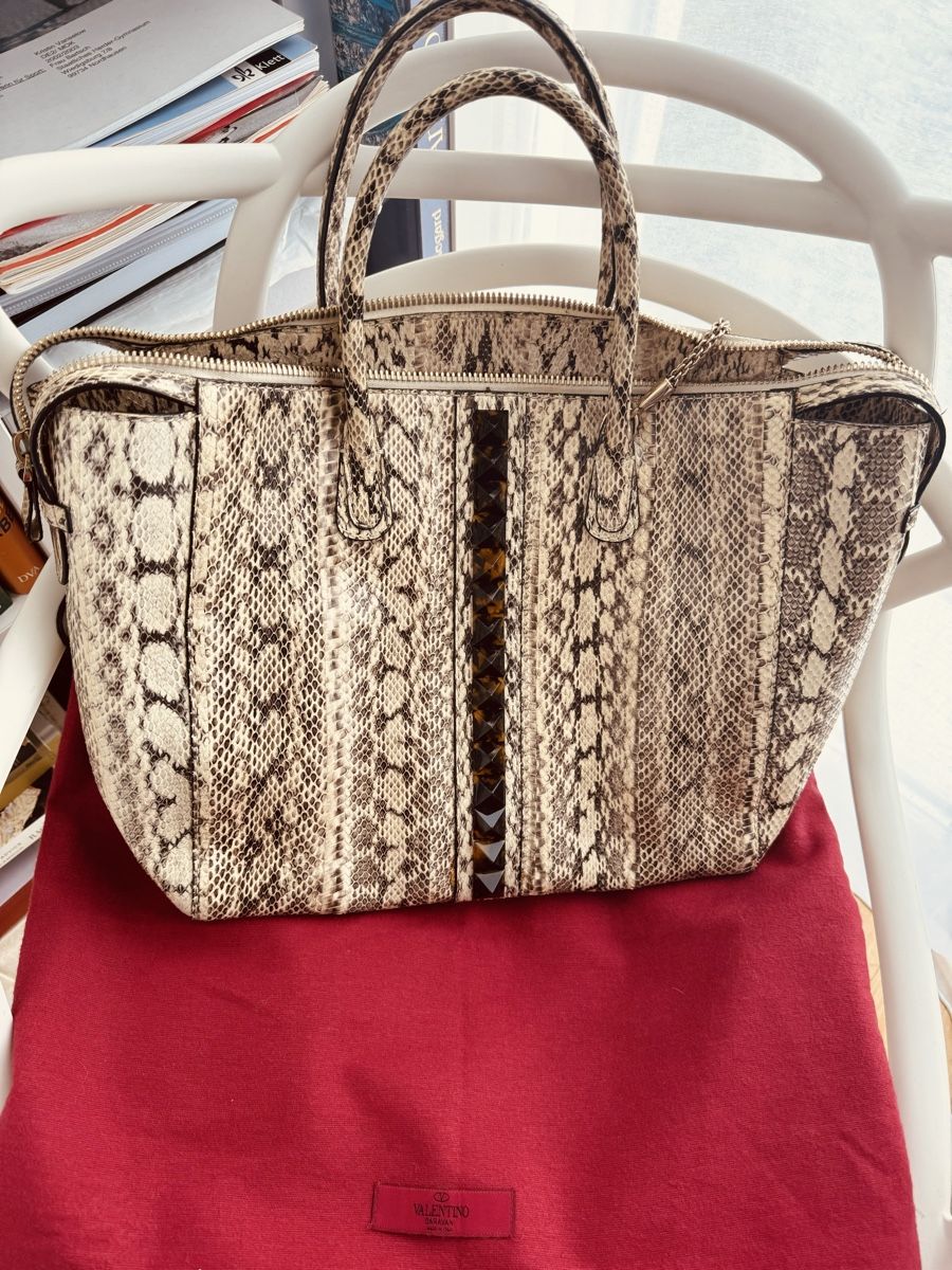 Valentino Sacs femmes: Valentino Garavani Python Tasche beige/schwarz neuwertig – D'occasion à Meggen par con_5djh 4