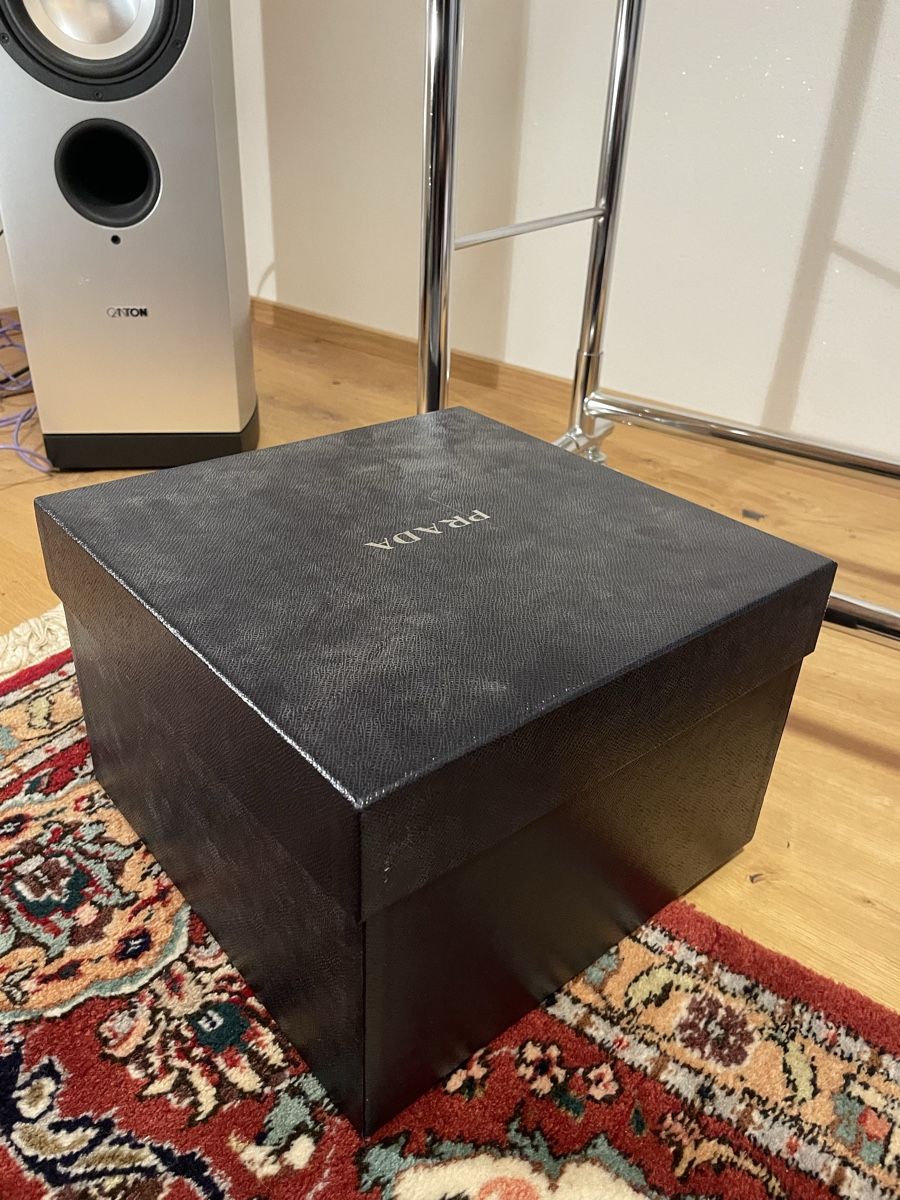 Prada Copricapi, berretti & cappellini: Prada Buckethat schwarz Grösse M mit Originalverpackung – Usato da Appenzell venduto da kra_v8qd 6