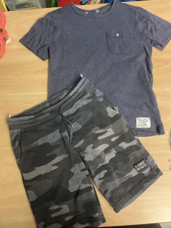 T-Shirt + C&A Shorts Gr. 140, Top Zustand!