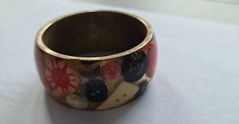 Bracciale rigido con inserti bottoni