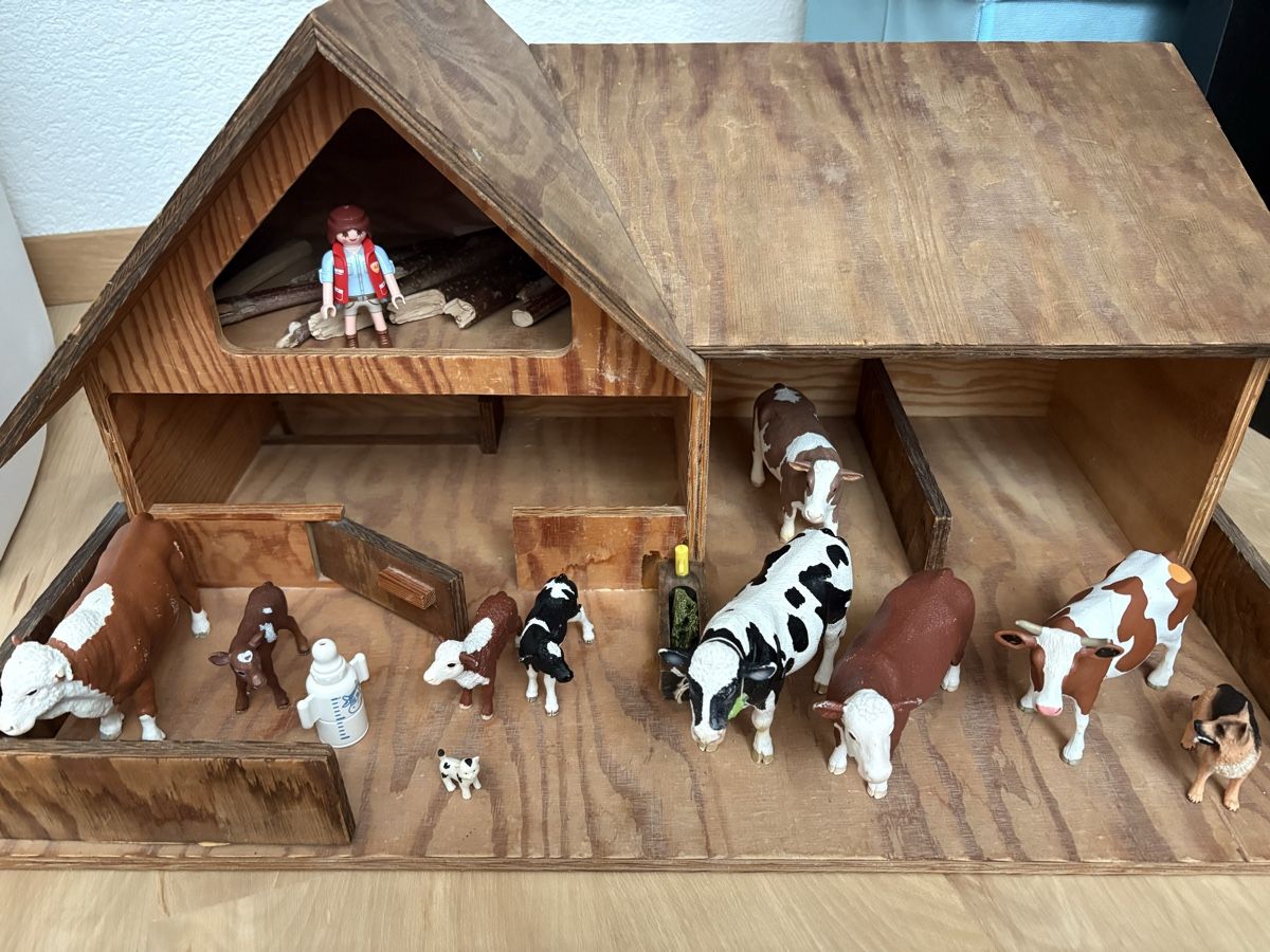 Giocattoli: Holz Bauernhof mit Tiere – Usato da Hendschiken venduto da Hujbe