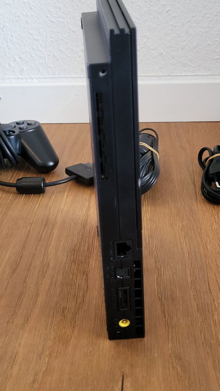 Sony Konsolen: Playstation 2 Slim Kabel und Controller – Gebraucht aus Münsingen von DigitaleSpielecke 2
