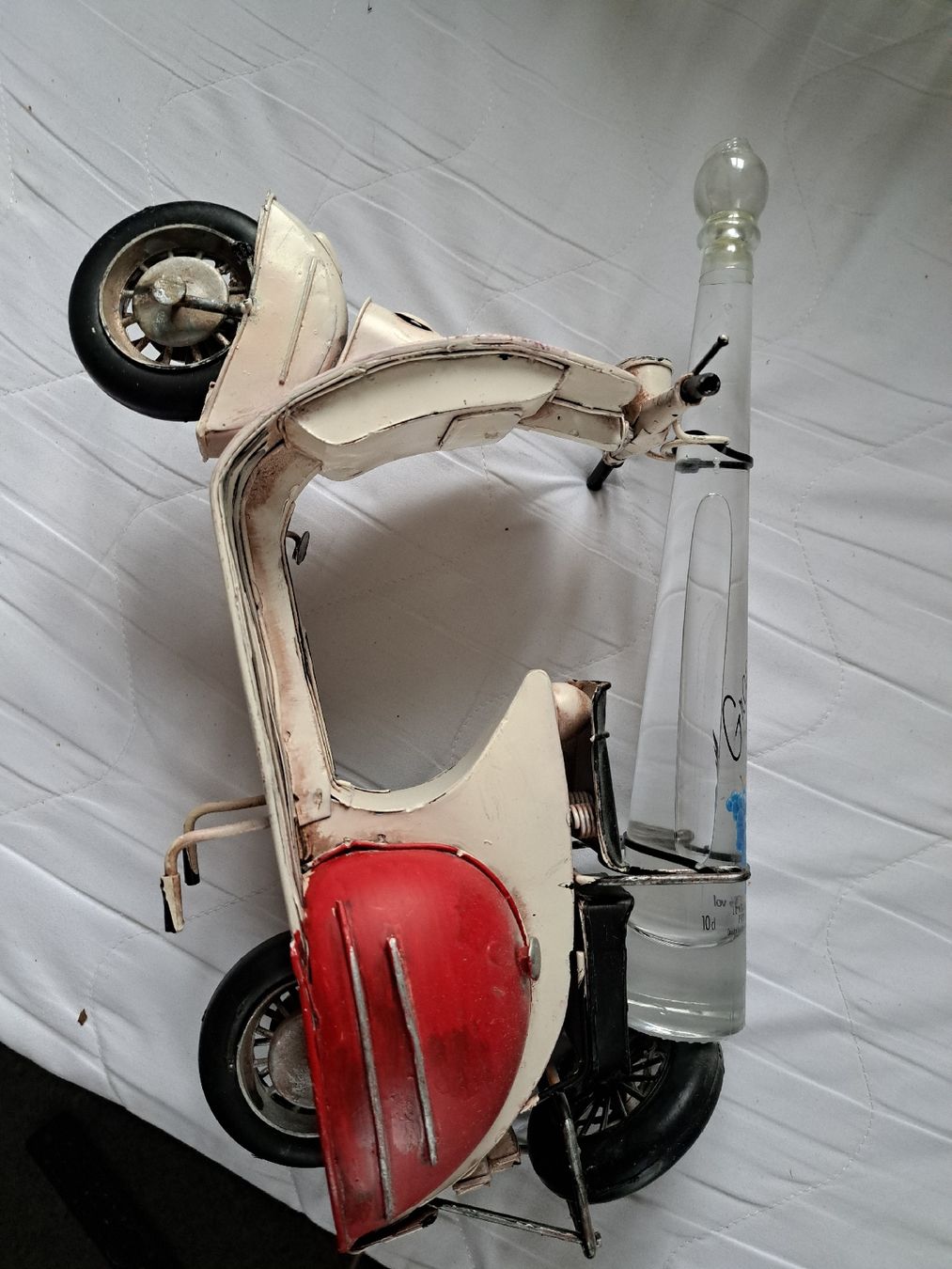 Altro: Vespa Deko-Roller mit Grappa Flasche. unbenutzt – Nuovo (secondo la descrizione) da Kölliken venduto da Upcycling-by-Mc-TAM 1