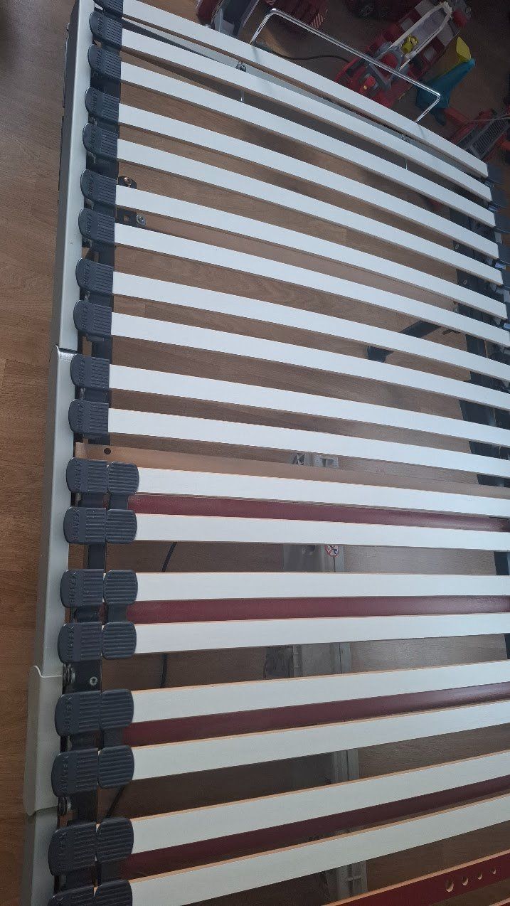 Reti a doghe: Lit 90 x 200 / sommier électrique – Usato da Fribourg venduto da Kiki020 7