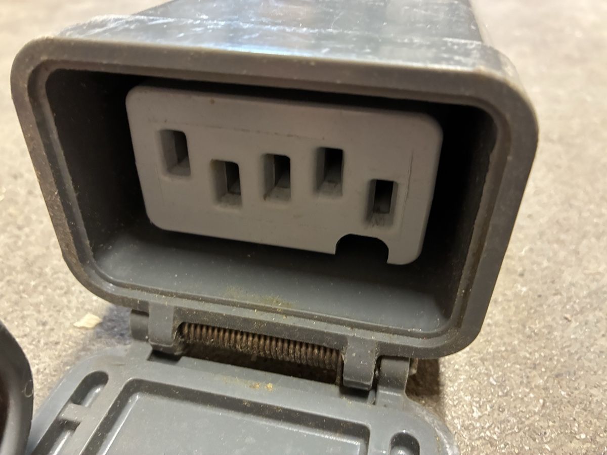 Spine: Elektro Stecker und Dose – Usato da Theilingen venduto da wernerstark 1