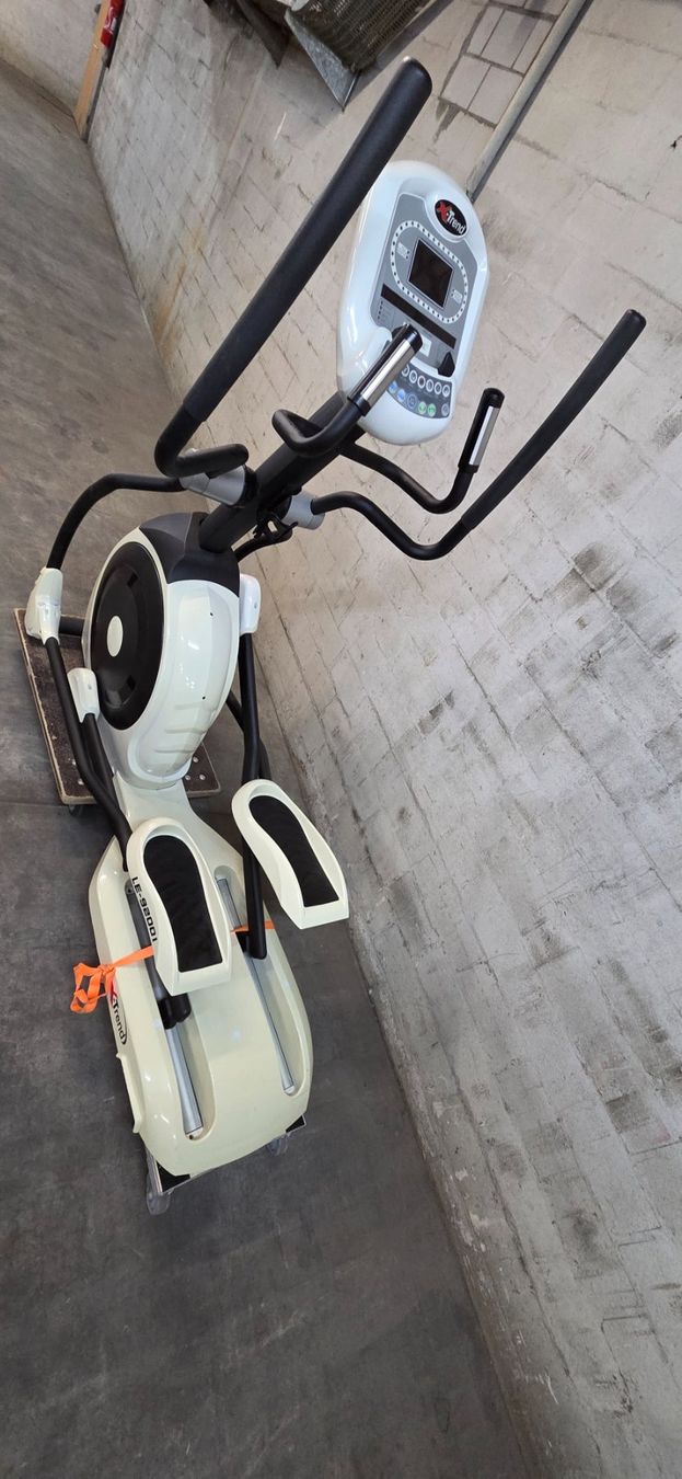 Hometrainer: Professioneller Elliptical Cross Trainer LE-9200 i – Usato da Dielsdorf venduto da EArau1 7