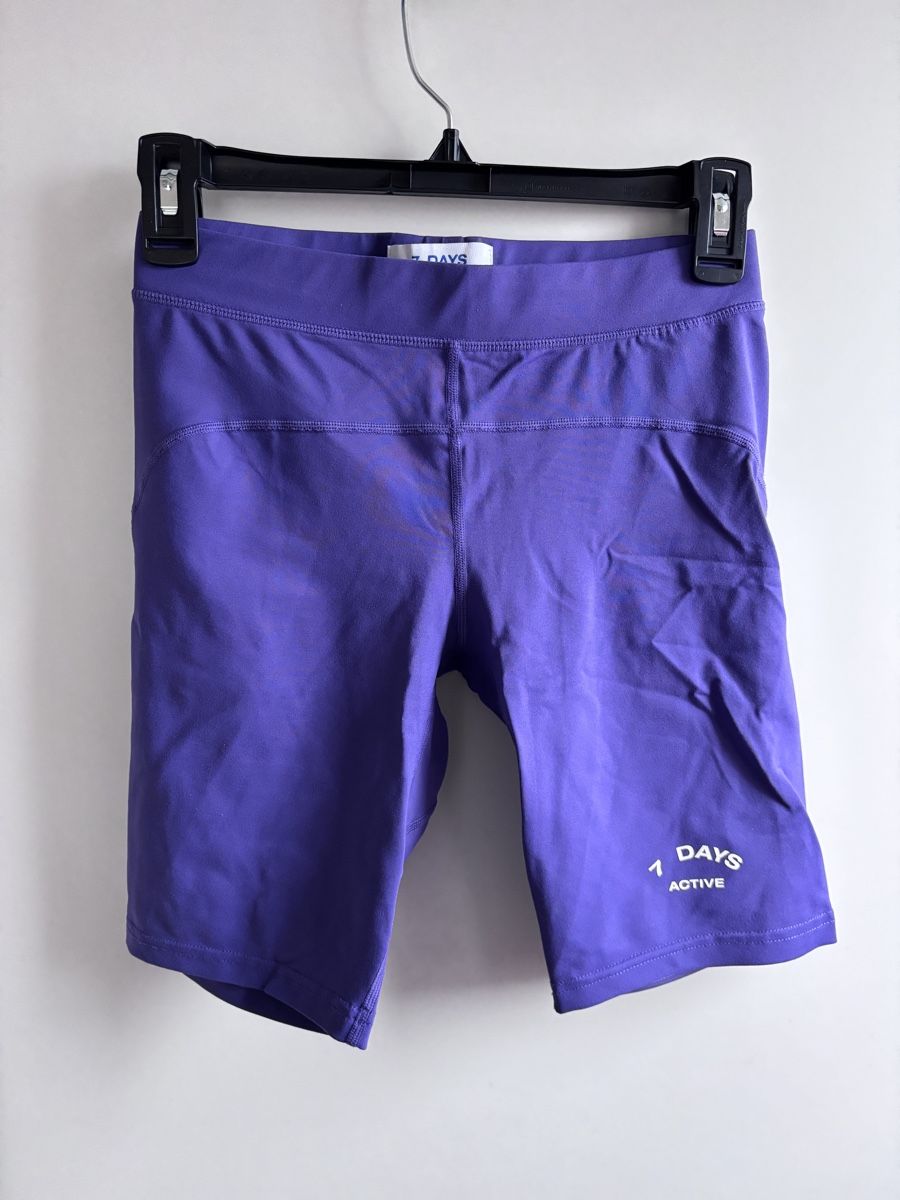 Pantaloni: Biker short + cropped t shirt - 7 days active – Usato da Zürich venduto da Hanna-Hadorn
