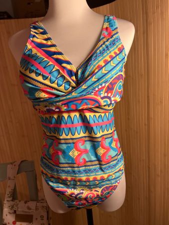 Sommerlicher Badeanzug mit tollem Muster Gr. 40 Top Zus...