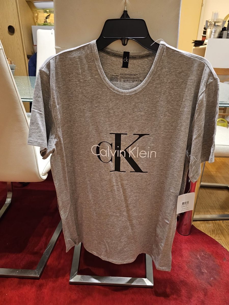 Calvin Klein T-shirts: Calvin Klein Gr. L – Neuf (Voir description) à Luzern par Reni025