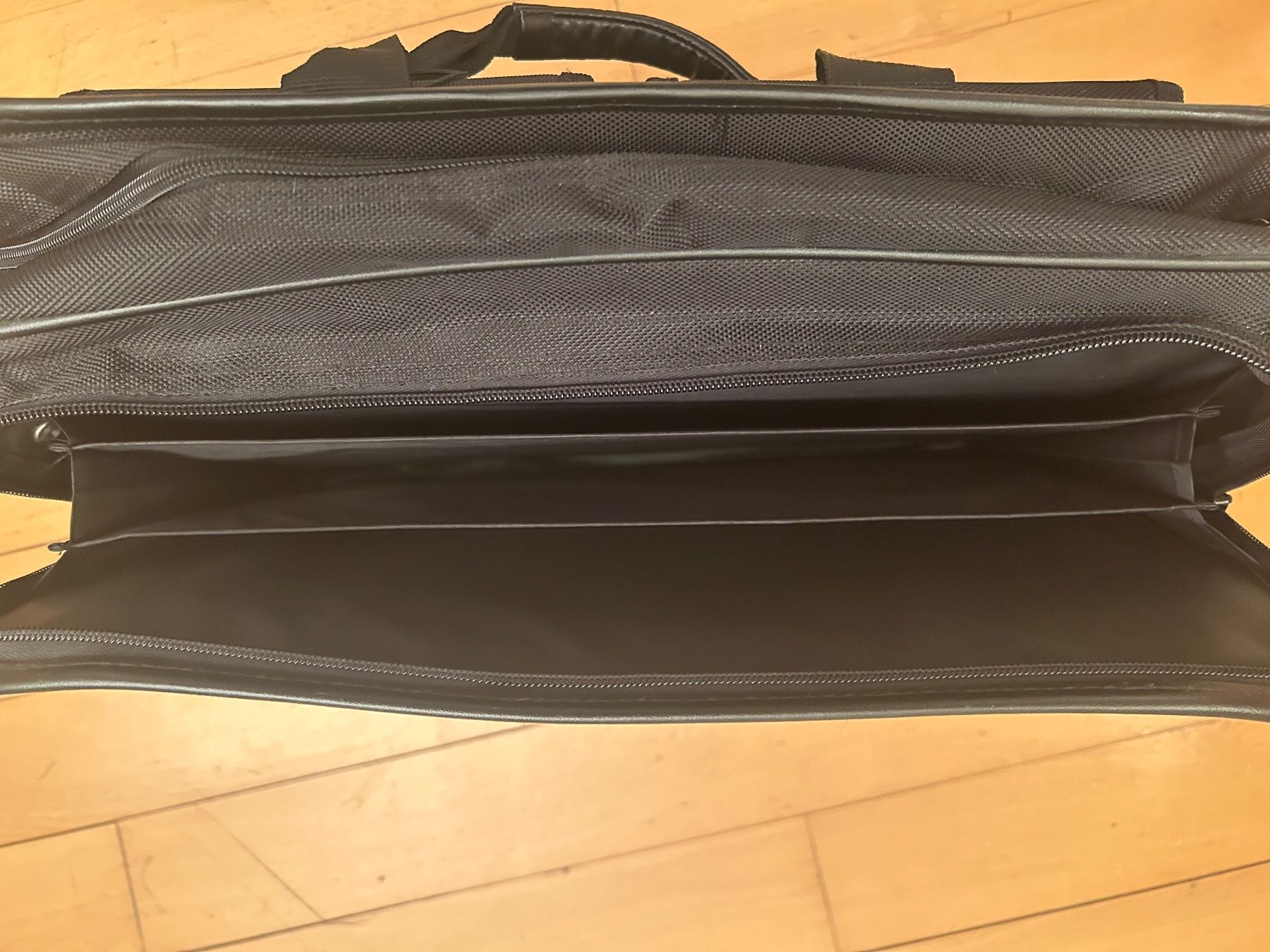 Monolith Valigie & Borse: Monolith Aktentasche aus robustem Nylon, NP 63.- – Usato da Rorschacherberg venduto da Svebe 9