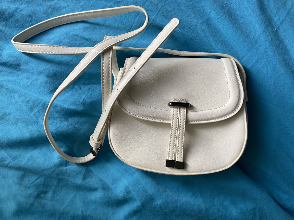 C&A Borse da donna: C&A - kleine, weisse Umhängetasche – Usato da Basel venduto da Nina_777 4