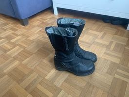 Motoradstiefel mit erhöhtem Absatz