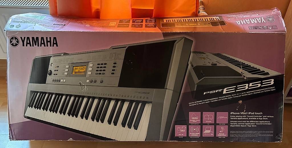 Instruments de musique: Piano électrique  – D'occasion à Les Avanchets par 3aliiciamj 2