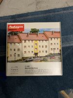 Auhagen Bausatz 11402 "Mehrfamilienhaus", Massstab 1:87 (HO)