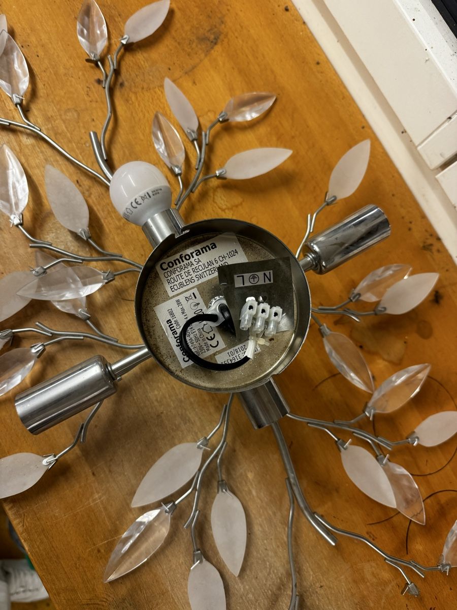Lustres & lampes de plafonds: Conforama Ceiling Light Chrome Leaf Design 4x E14 Socket – D'occasion à Seuzach par Wolf936 4