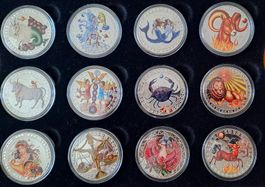 12 Farbmedaillen "Zodiak".