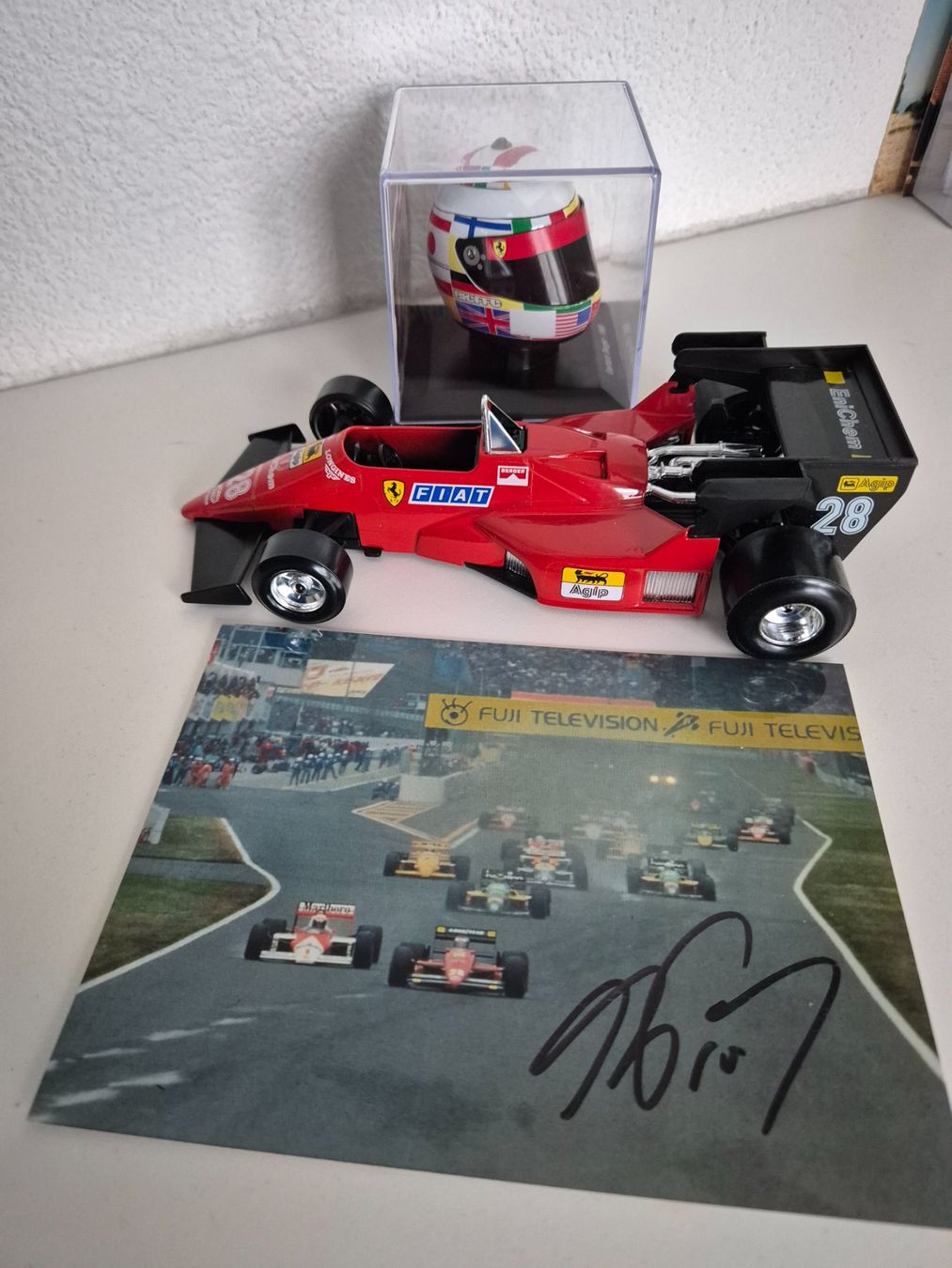 Ferrari Modellini d'auto: Gerhard Berger Ferrari + Helm + Autogramm – Usato da Oberbuchsiten venduto da laffite54 4