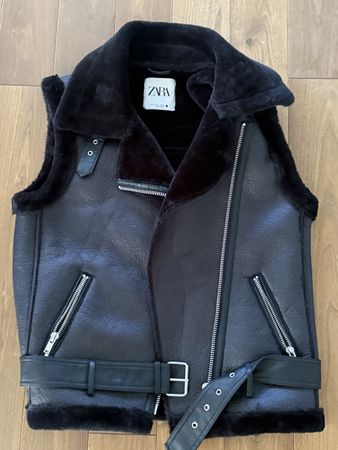 Zara Weste Kunstfell Lederoptik schwarz Grösse S neuwertig