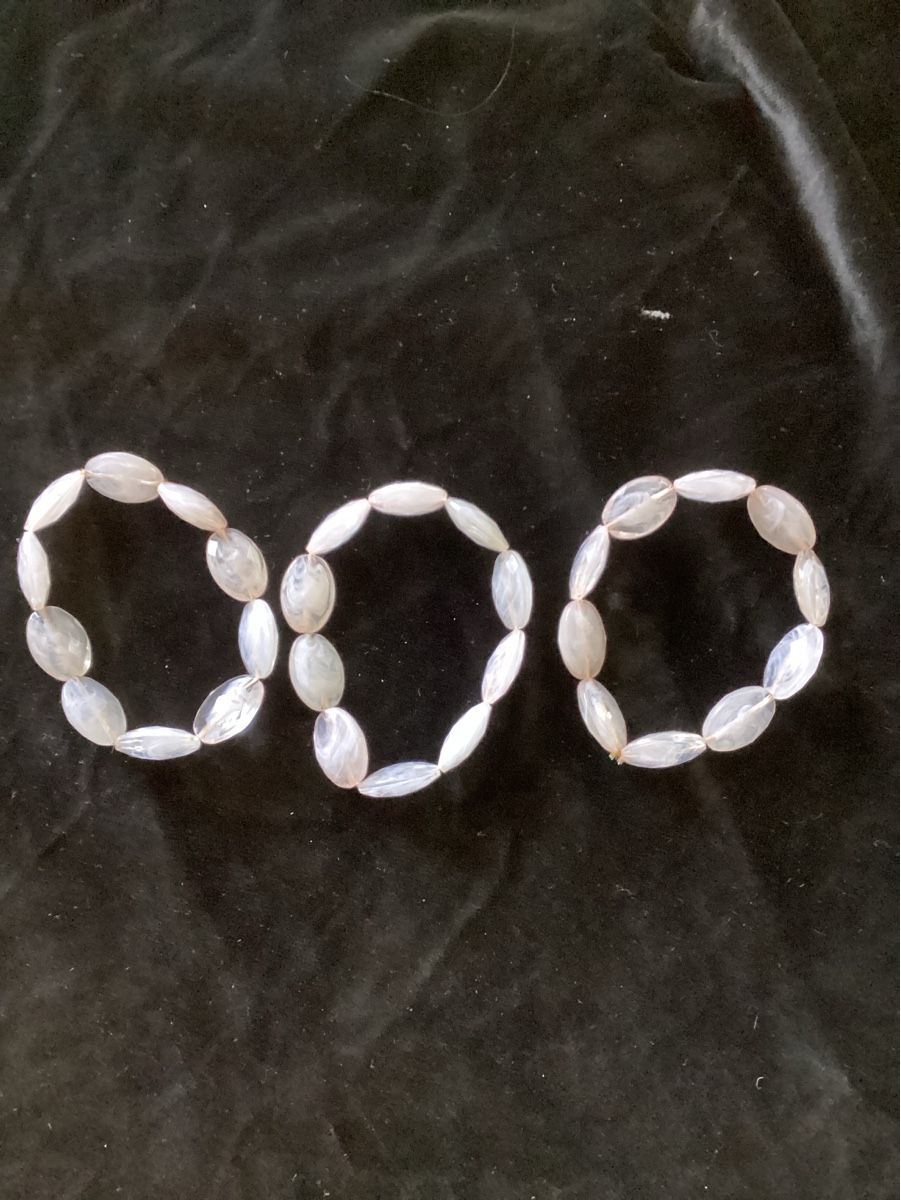 Bracciali & Braccialetti: Armband Trio m. hellrosa Steinen / synthetisch elastisch – Usato da Nunningen venduto da Vintage59 1