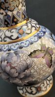 Cloisonne-Vase mit Blumen und Schmetterling