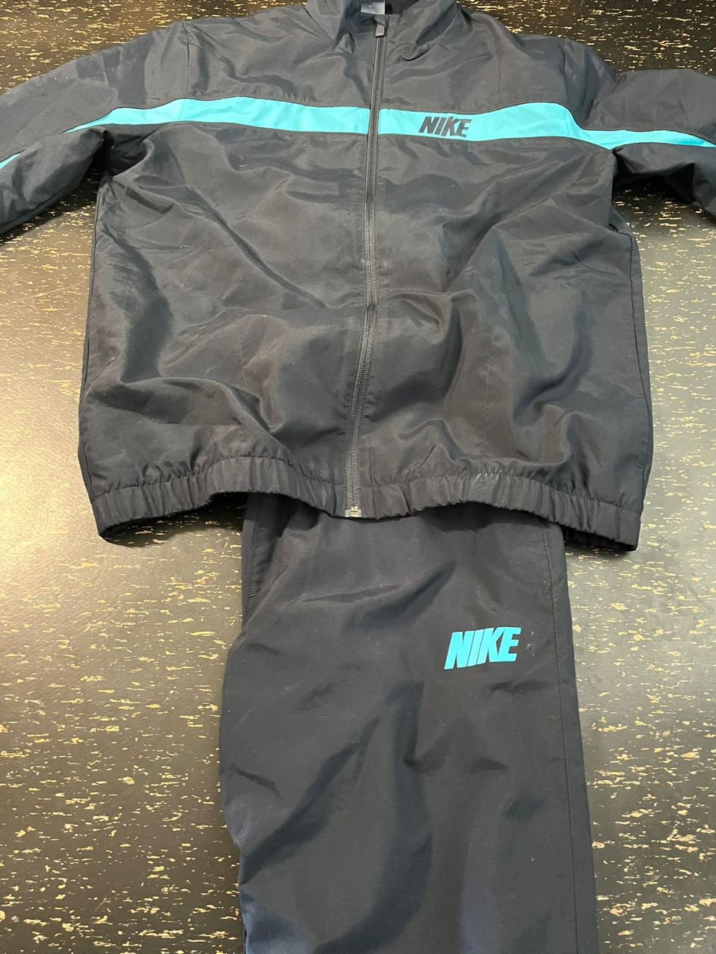 Nike Anzüge: Nike Traingsanzug – Gebraucht aus Basel von sos_kzg6 3