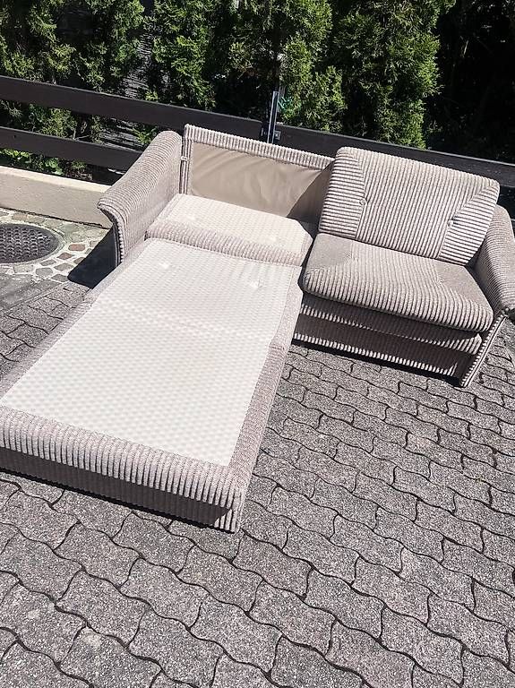 Divani: Schönes, massives Bettsofa – Usato da Pfäffikon ZH venduto da Sandra07000