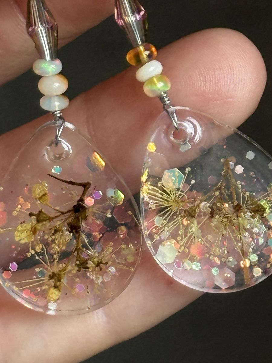 Orecchini pendenti & Orecchini a lobo: Wunderschöne Opal Ohrringe Unikat mit echten Blumen NEU – Nuovo e nell'imballaggio originale da Basel venduto da Chili007 3