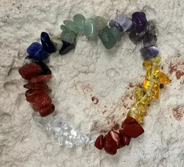 Mineralien & Heilsteine: Splitterarmband Chakra – Neu und originalverpackt aus Walenstadt von vkt_qc8d