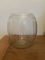 Antike art deco Vase, Glas, geschliffen, H 11 cm