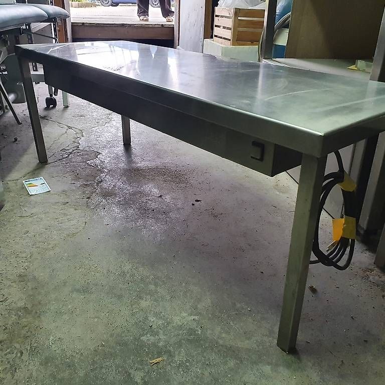 Tables: Warmhalteplatte in Tischform – D'occasion à Heimberg par Georgia88
