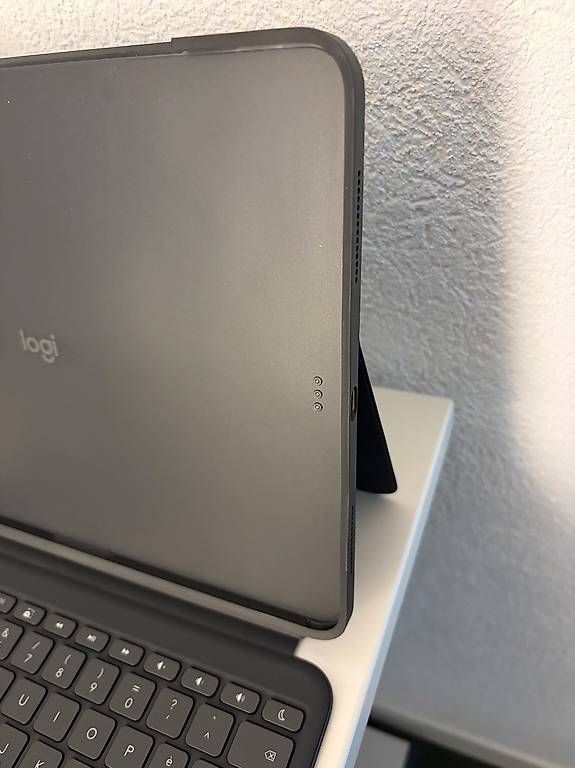 Covers & Borse: Hülle iPad Pro 13" Logitech Combo Touch Keyboard & Trackpad – Nuovo (secondo la descrizione) da Döttingen venduto da pomerada 1