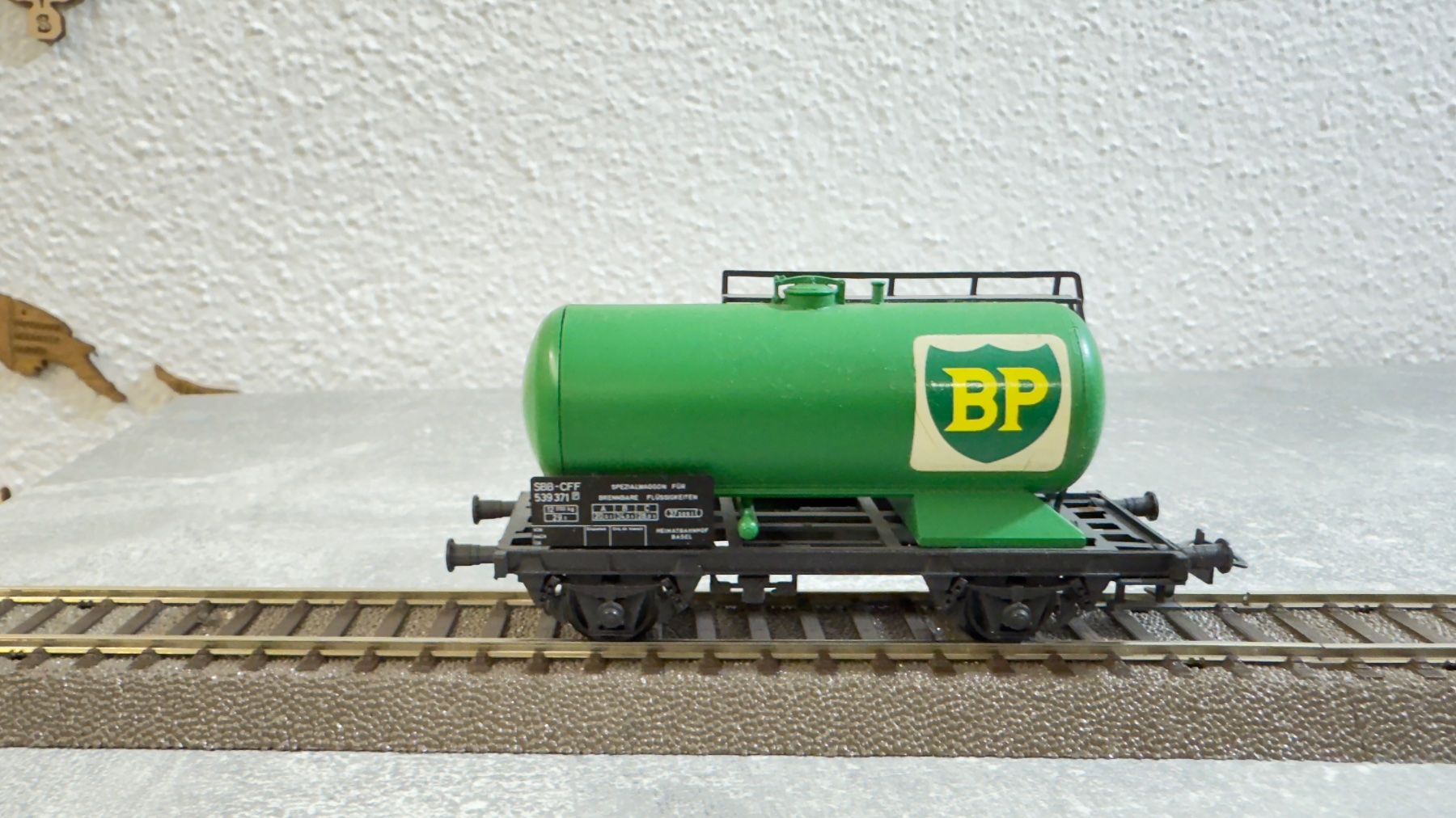 Liliput Modellini di ferrovie: Liliput Kesselwagen BP H0 / DC – Usato da Windlach venduto da Kelebra 1