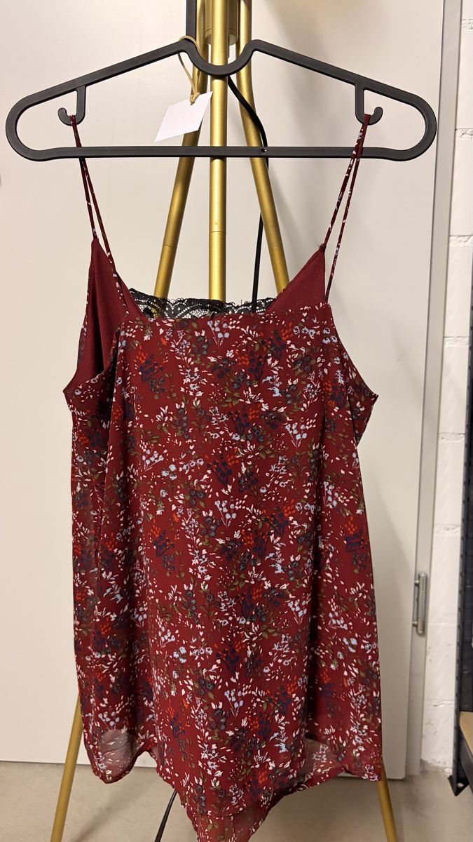 Top: Sommerliches Top mit Spitze, Blümchenmuster, Gr. M, Bordeaux – Usato da Fehraltorf venduto da ali_8wp6 1