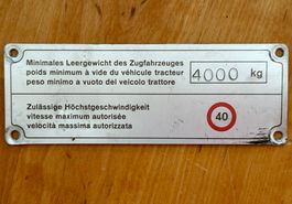 Schild Fahrzeug ev. Lastwagen, ev. Militär  13.4 x 4.8 cm