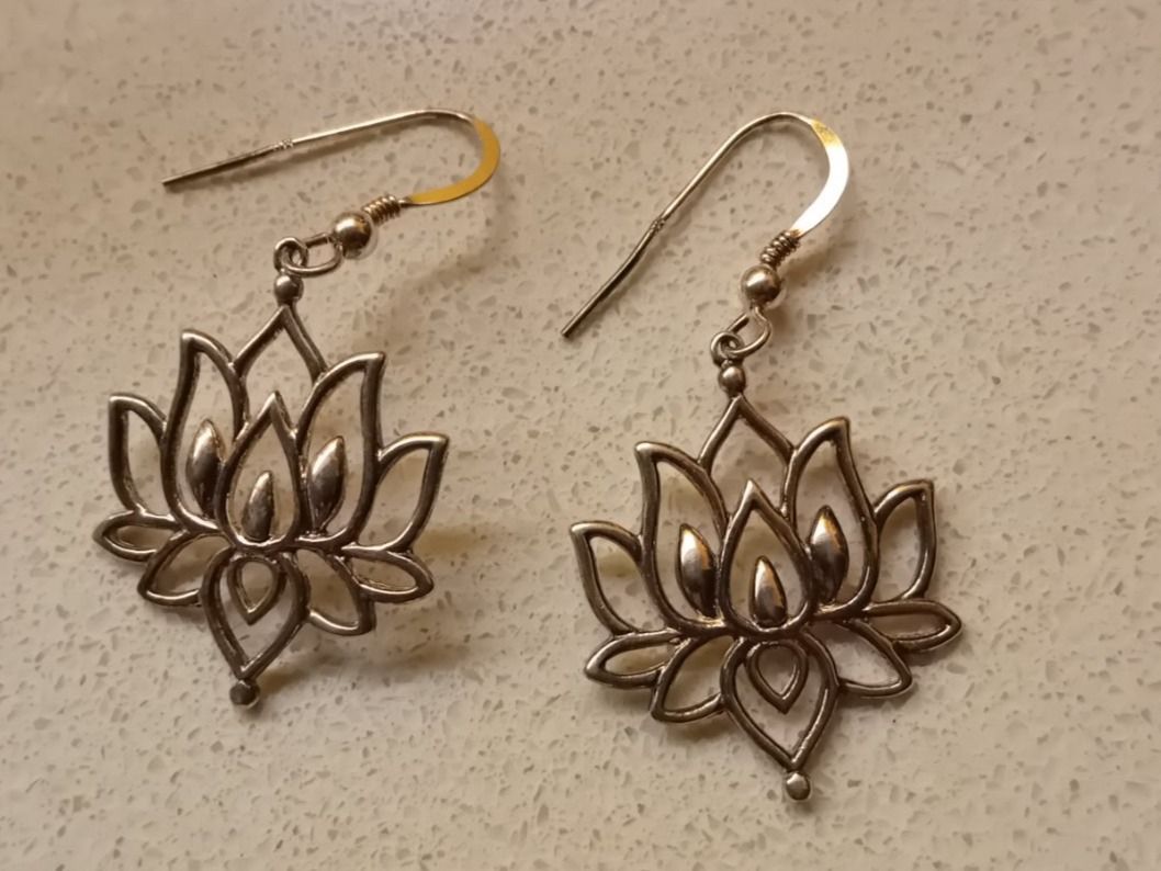 Ohrringe & -stecker: Lotus Ohrhänger – Neu (gemäss Beschreibung) aus Zürich von Gillheri
